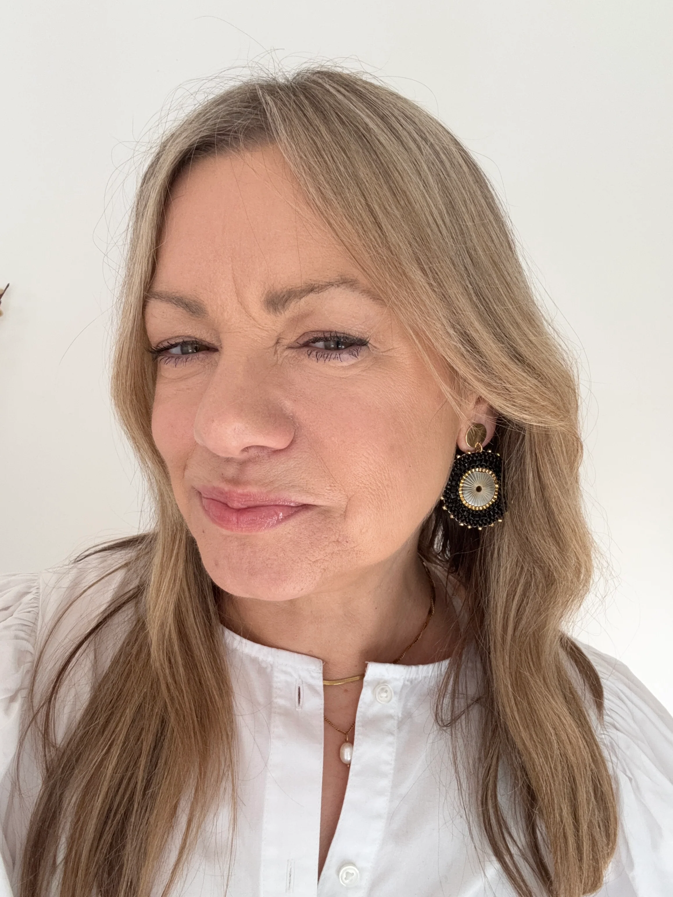 Black & Gold Beaded Disc Earrings - Image 2