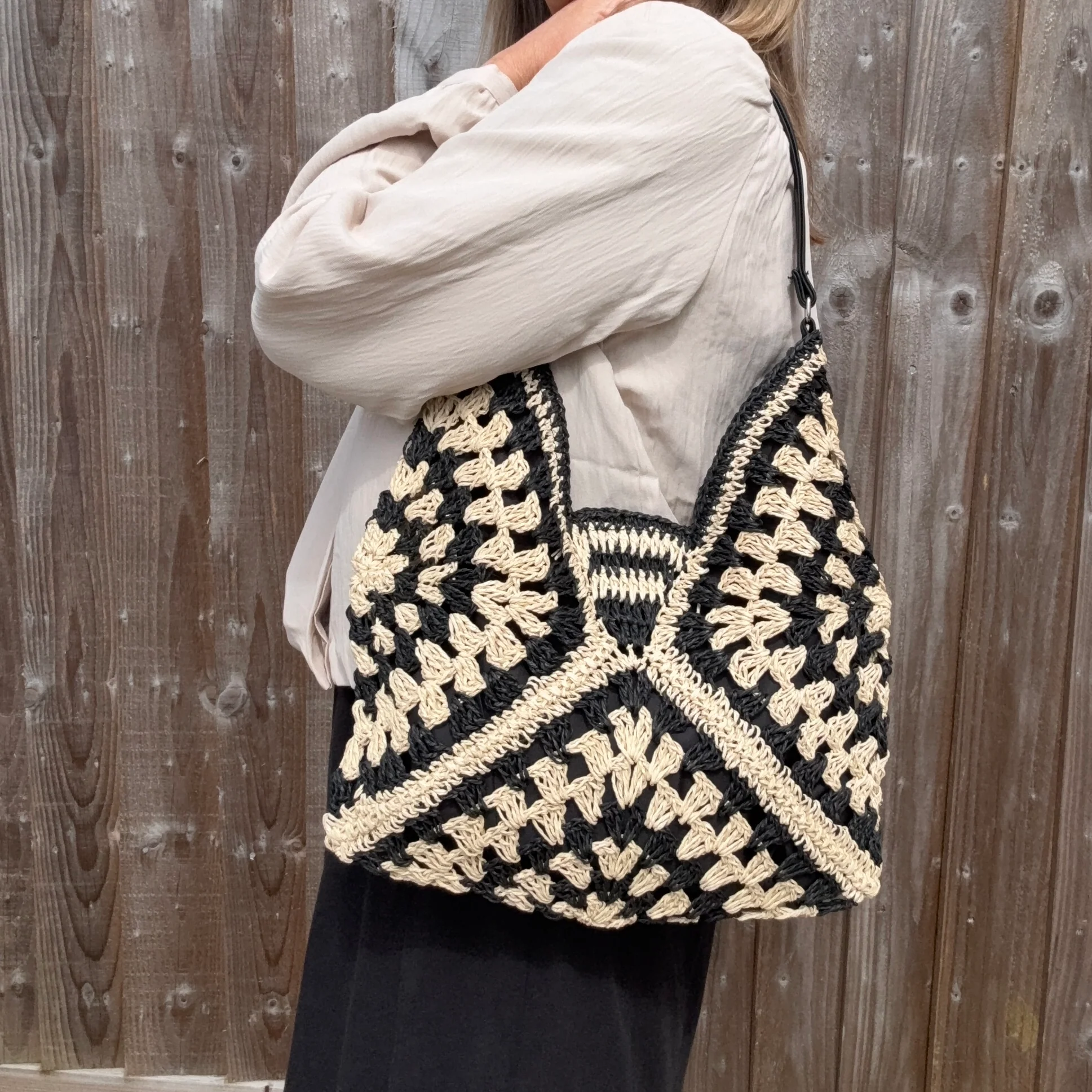 Black & Cream Raffia Shoulder Bag - Image 3